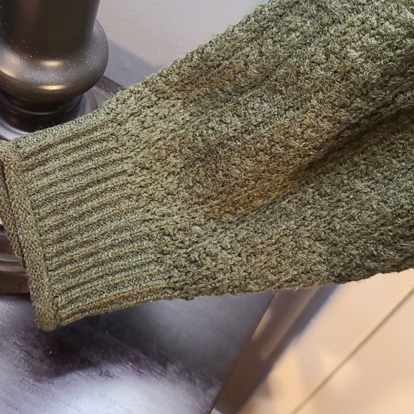 NWT Green Sweater s small - Picture 5 of 5
